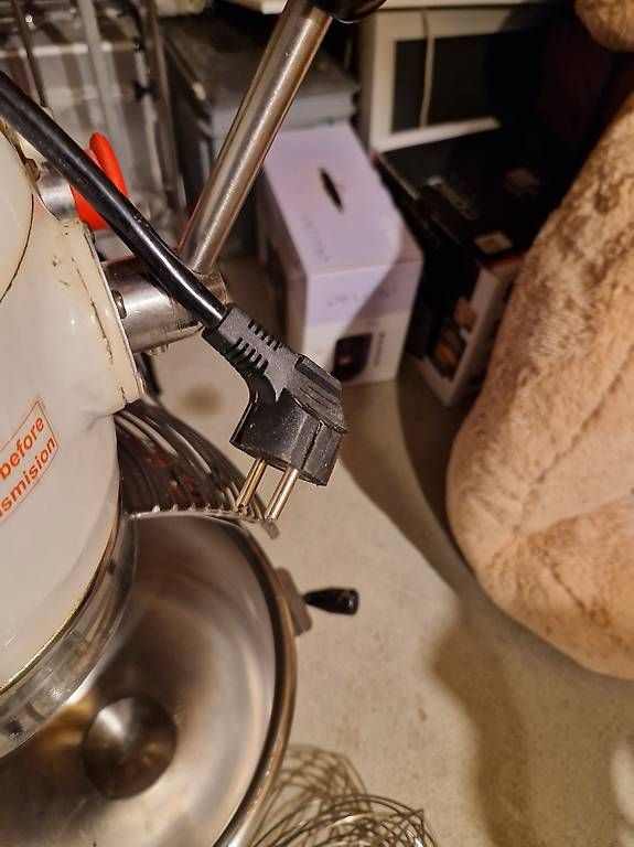 Elettrodomestici da cucina: Gastro Küchenmaschine – Usato da Leimbach TG venduto da Cornhusker 3