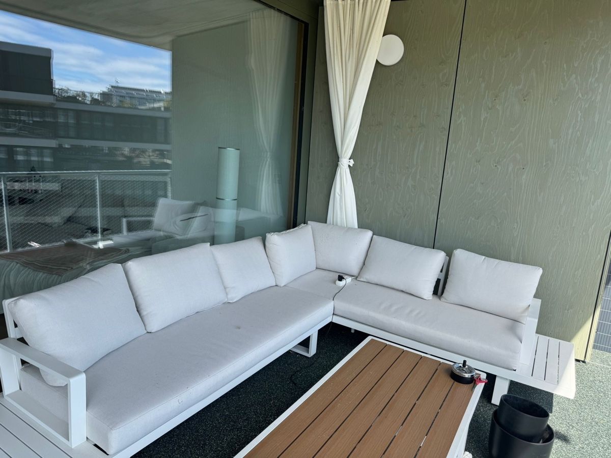 Sofas: Grosses, weisses Loungesofa mit Tisch für den Aussenbereich – Gebraucht aus Bern von Maximilian023 1