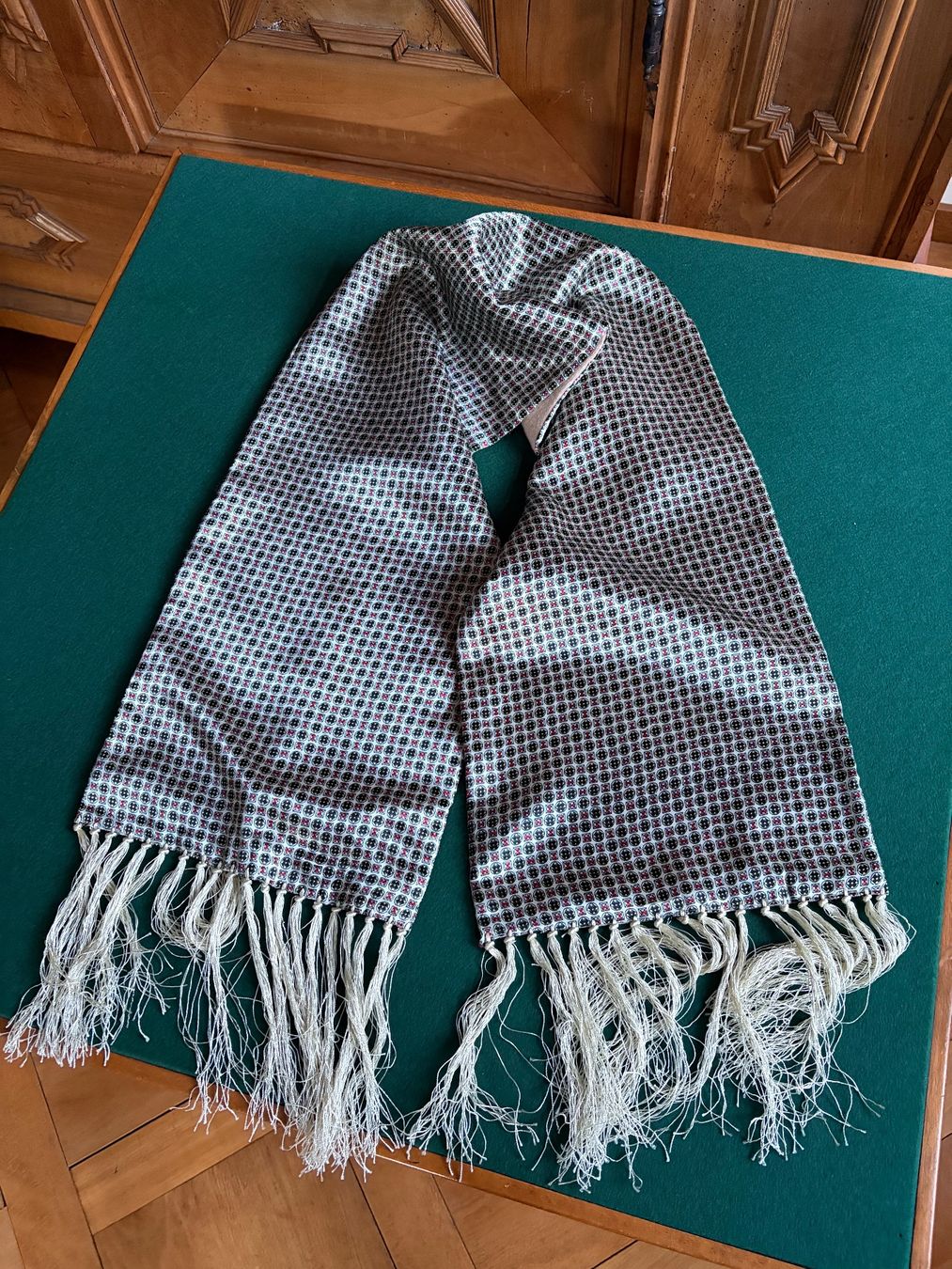 Foulard & Sciarpe: Eleganter doppelseitiger Schal  / Seide + Schurwolle/ – Usato da Interlaken venduto da Bona55 4