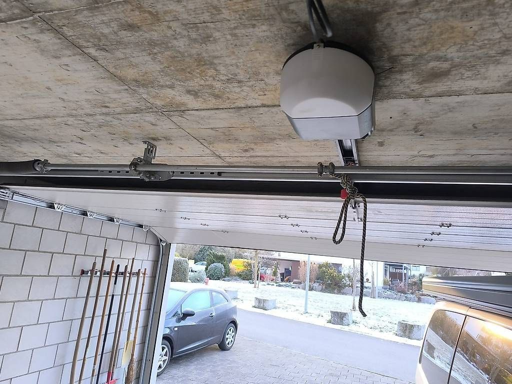 Porte: Une porte de garage sectionnelle de 5 m de large – Usato da Russy venduto da Guenefle 1