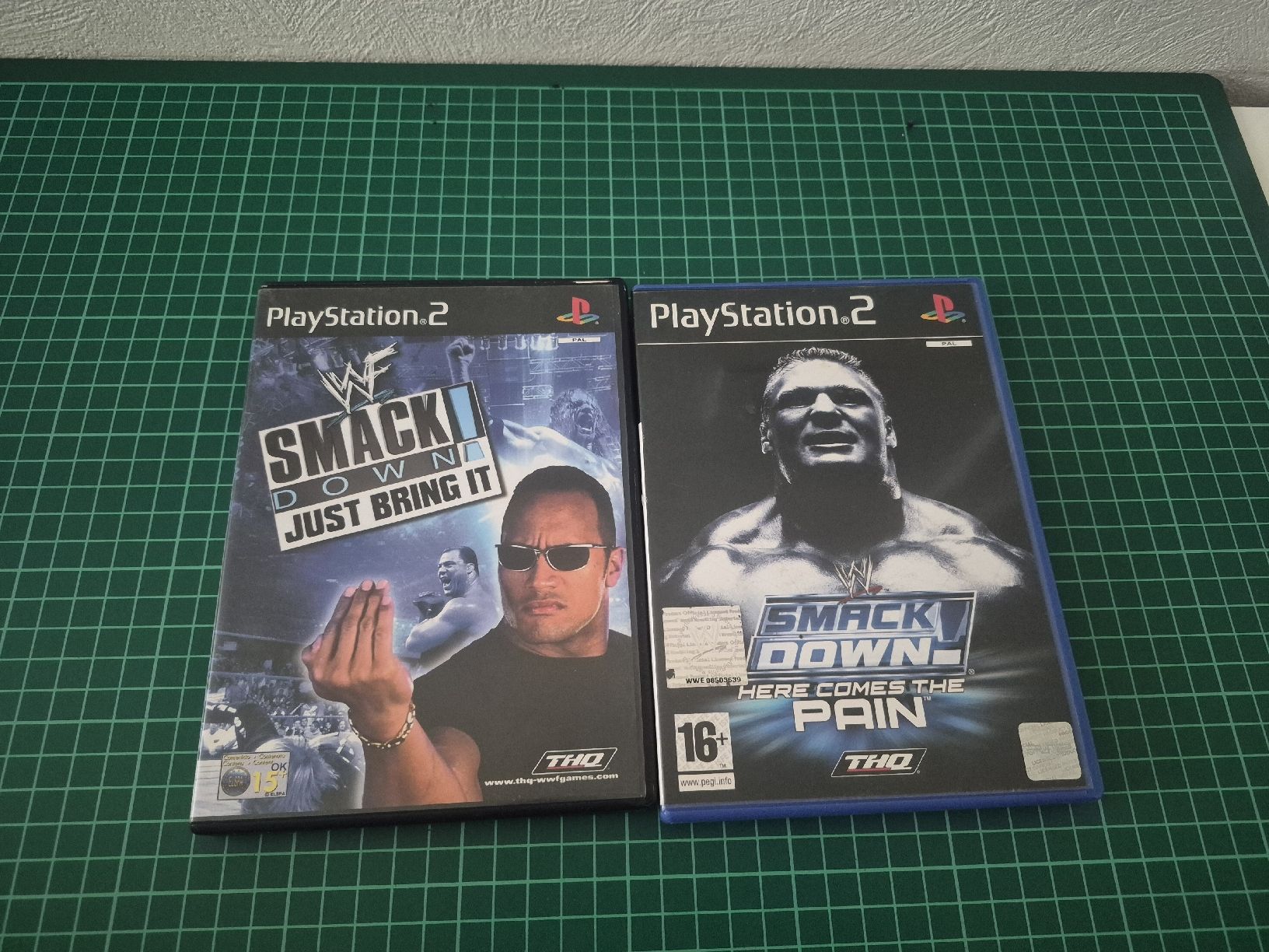 Sony Giochi: WWE Smackdown PS2 Bundle - Just Bring It & Here Comes pain  – Usato da Meyrin venduto da Retro-GZ