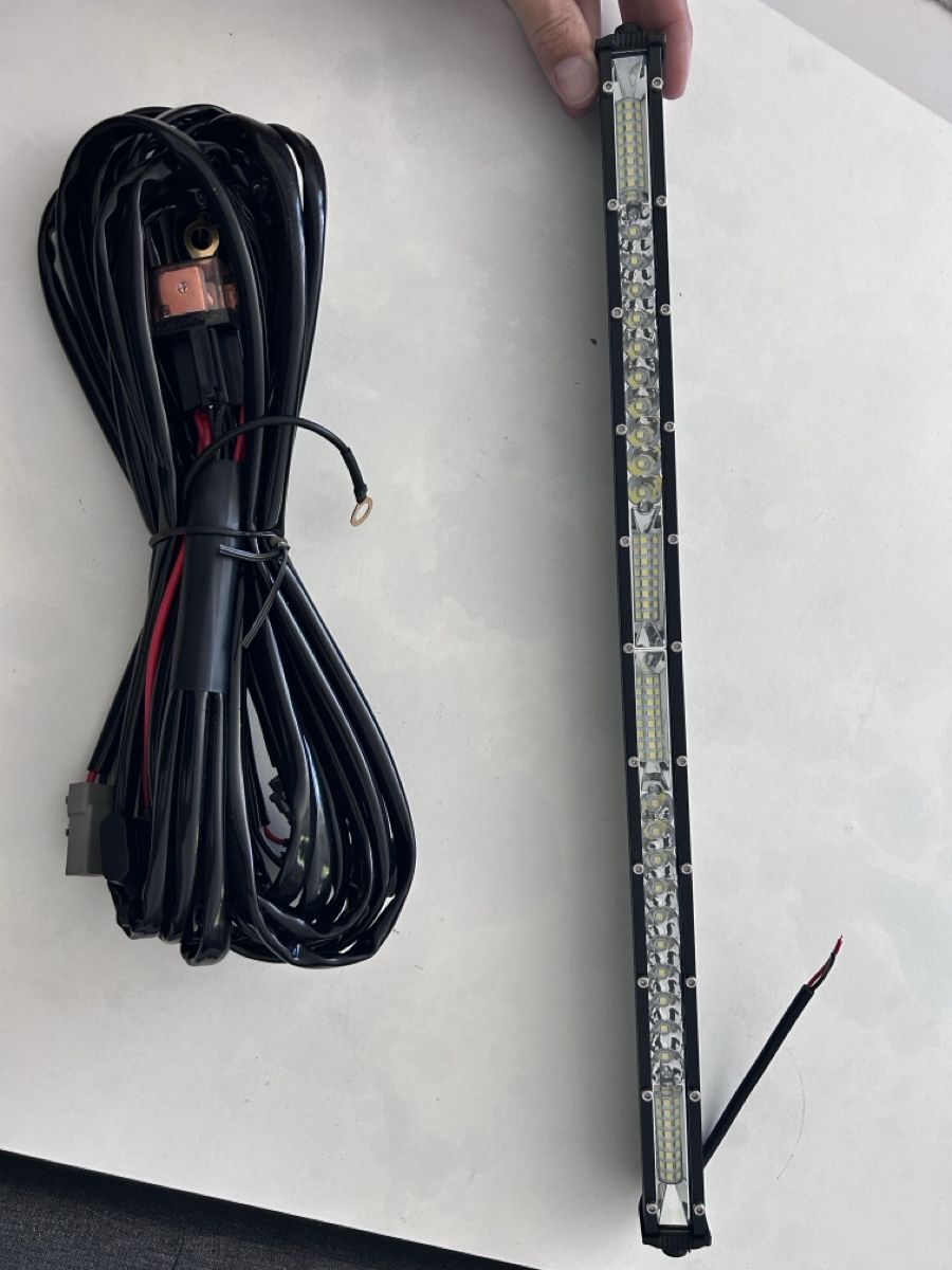 Fari: LED Lichtleiste Offroad 4x4 Scheinwerfer mit Kabel 30cm neu – Nuovo e nell'imballaggio originale da Köniz venduto da Infresh8