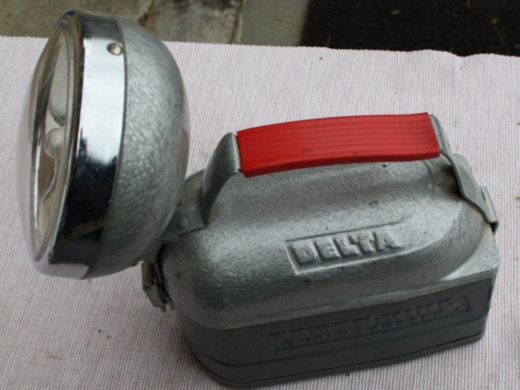 Lampade: VINTAGE LAMPE DELTA SBB? – Usato da Wauwil venduto da Pneuedy
