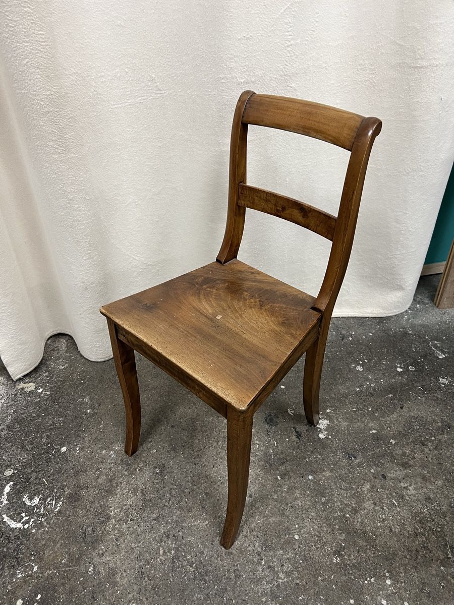 Stühle: Antiker Nussbaum Stuhl, Biedermeier – Gebraucht aus Perlen von Chregle1
