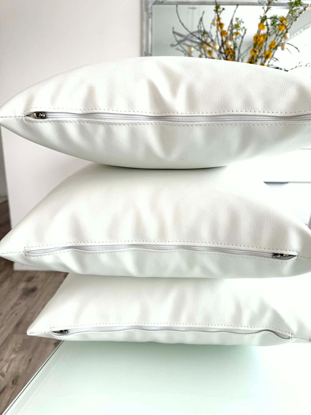 Kissen: Rindsleder Kisse neu weiss 40x40 – Neu (gemäss Beschreibung) aus Bern von MIR-IAM 1