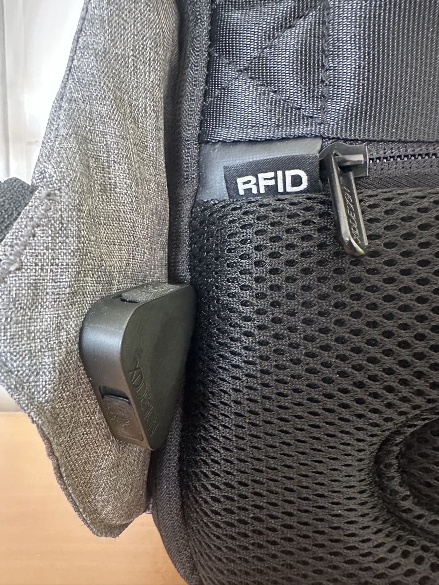 Rucksäcke: Bobby Pro Anti-Theft Backpack - Neu! – Neu und originalverpackt aus Basel von thmnn 3