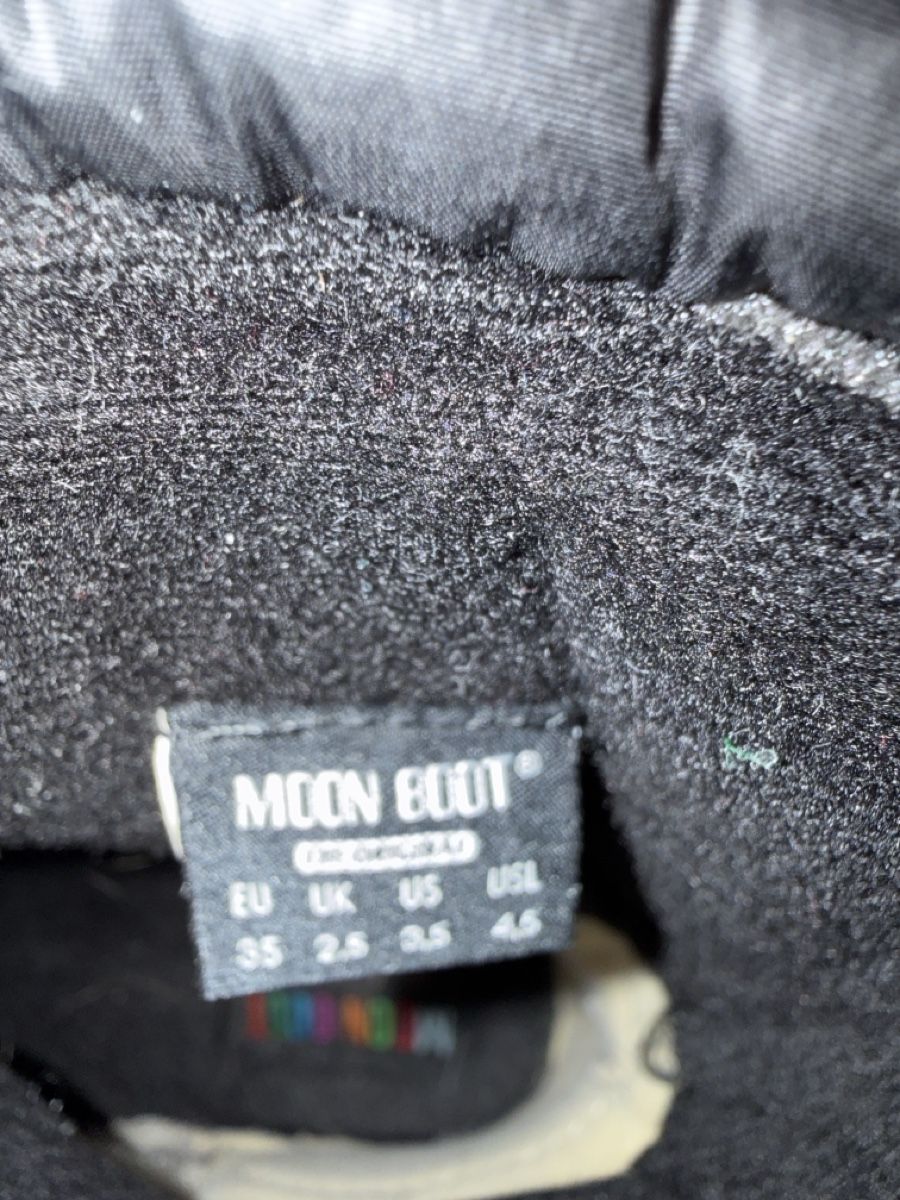 Moon Boot Chaussures filles: Bottes Moon Boot noir taille 35 état correct – D'occasion à Courtételle par cyrus347 3