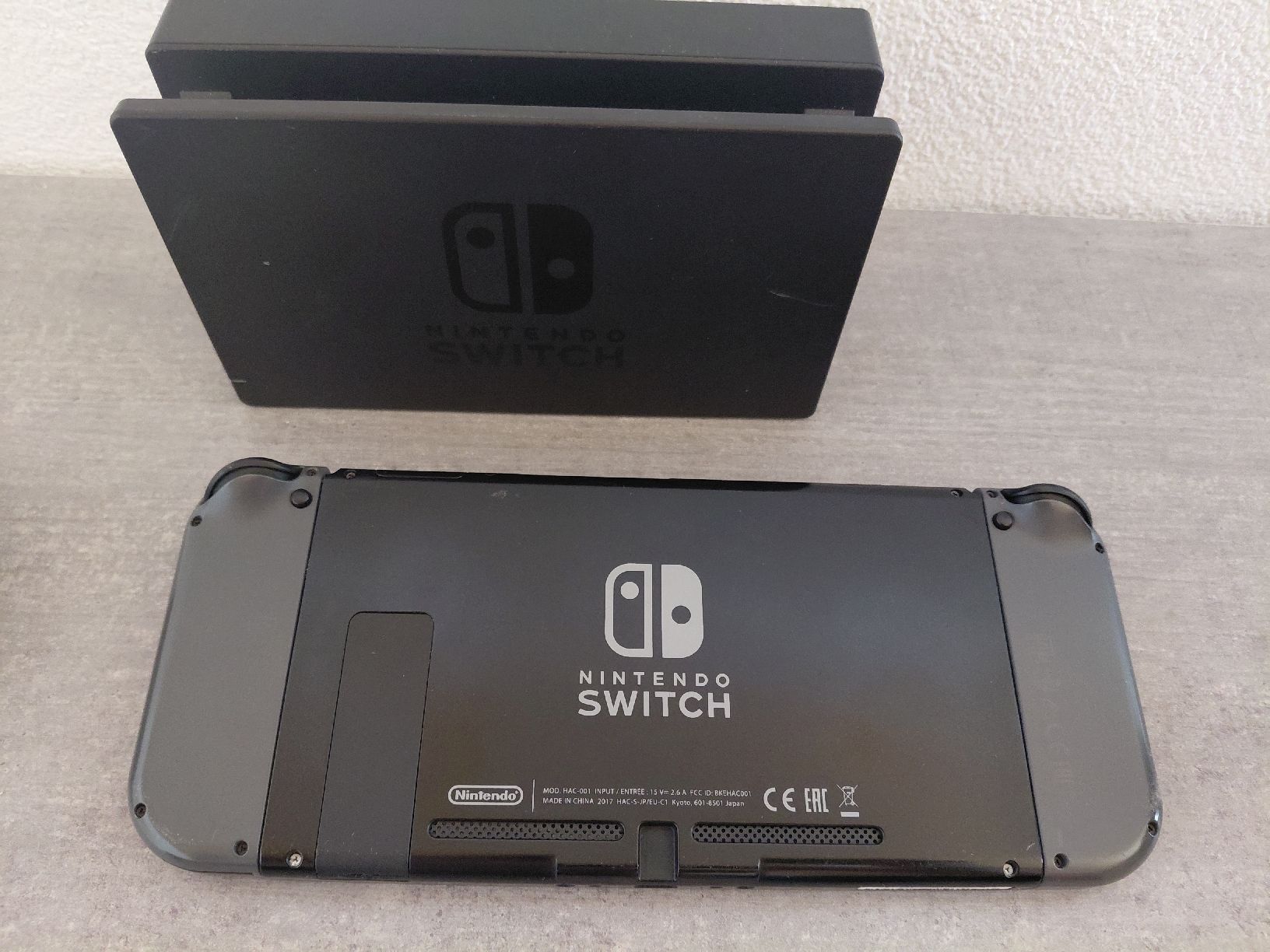 Nintendo Console: Nintendo Switch mit 2 Joy-Con Sets – Usato da Steckborn venduto da Kessi14 3