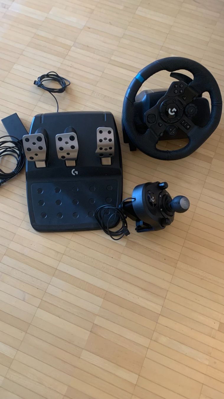 Logitech Controller: Logitech G923 Driving Force Lenkrad - Top Zustand! PS4 & PC – Gebraucht aus Elgg von aka_5stk