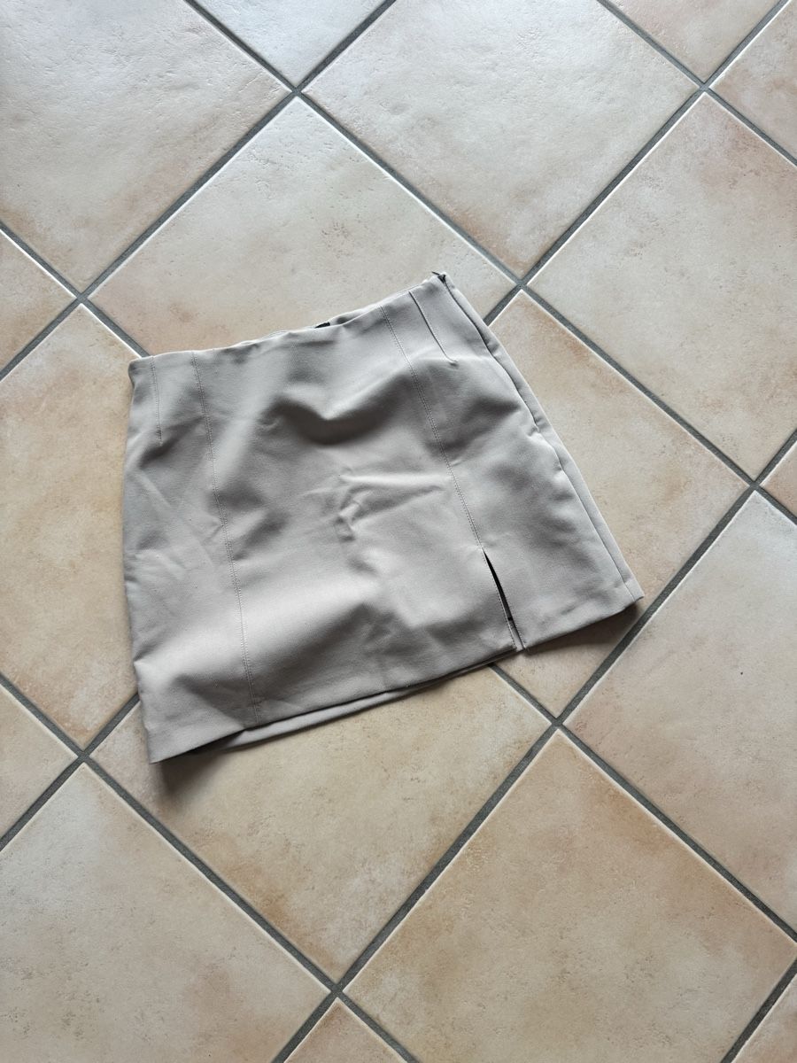Gonne: jupe beige – Usato da Lonay venduto da nei_79jc