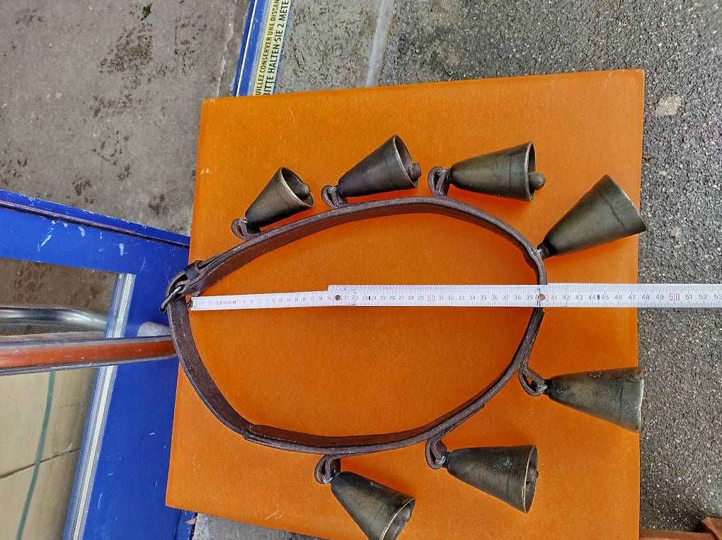 Campanacci mucche: Schönes altes Pferdegeschell mit 7 Glocken – Usato da Mühlehorn venduto da Flohmarkt-Walensee 7