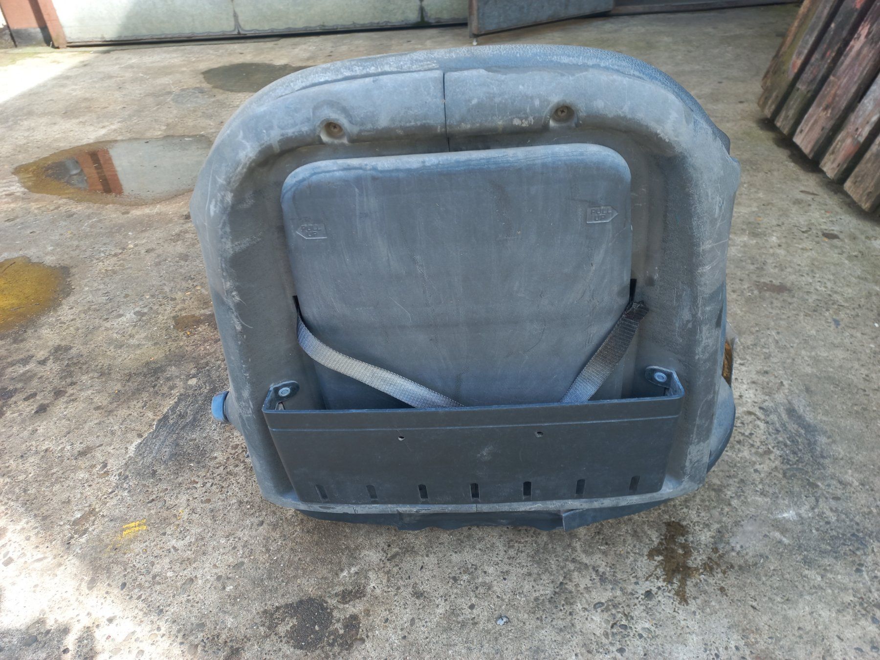 Carrelli elevatori e a forche: Toyota Stapler - Sitz Staplersitz + Gurte Dumper Transporter – Usato da Dulliken venduto da mopar030 3