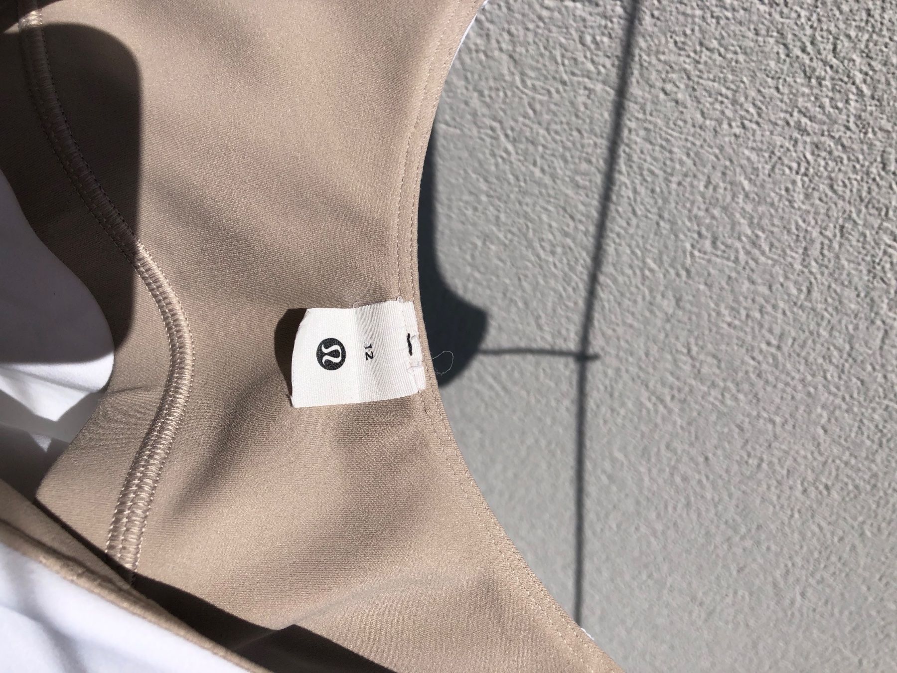 Lululemon Tops: LuluLemon Top – Gebraucht aus Fribourg von ann_l9b7 1