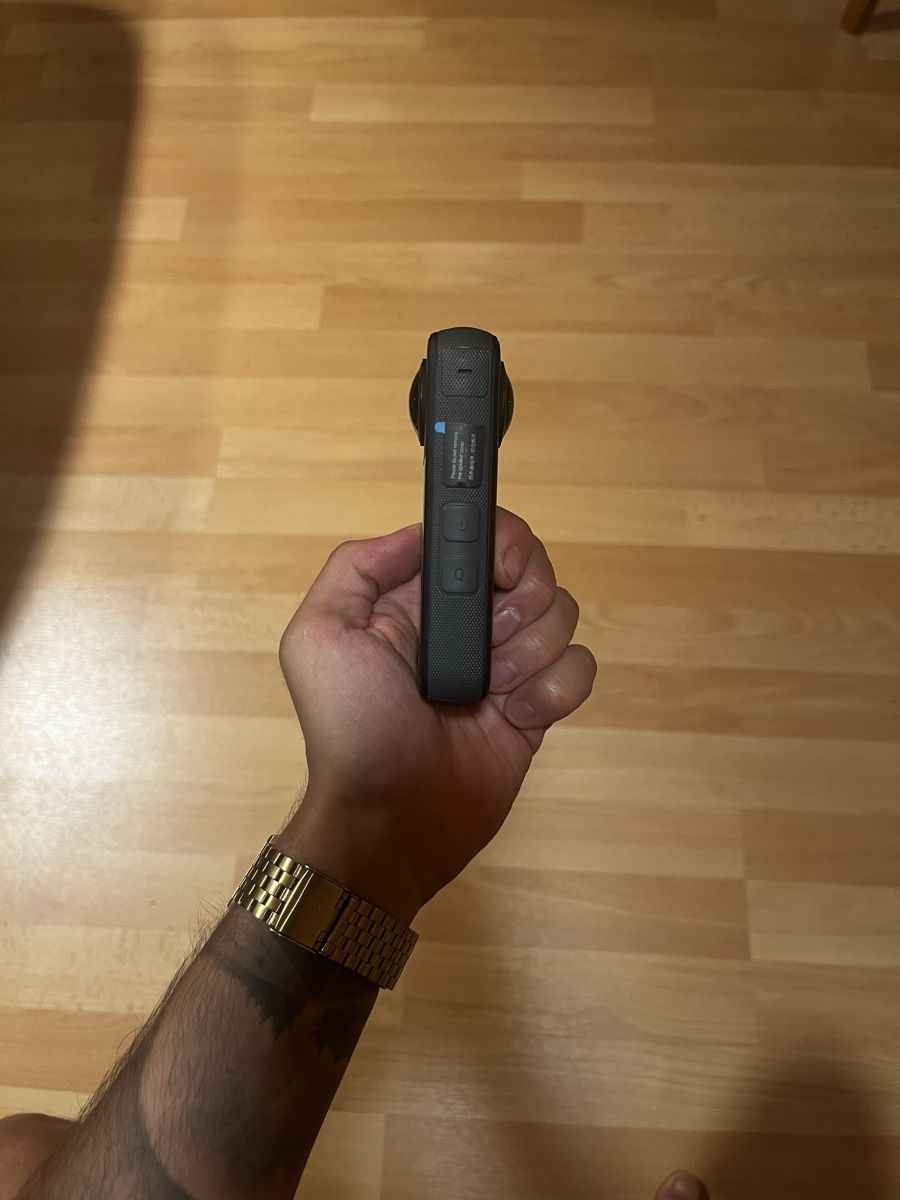 Insta360 Videocamere: Insta360 ONE X2 Camera with Case good condition – Usato da Engelberg venduto da rub_v28h 1