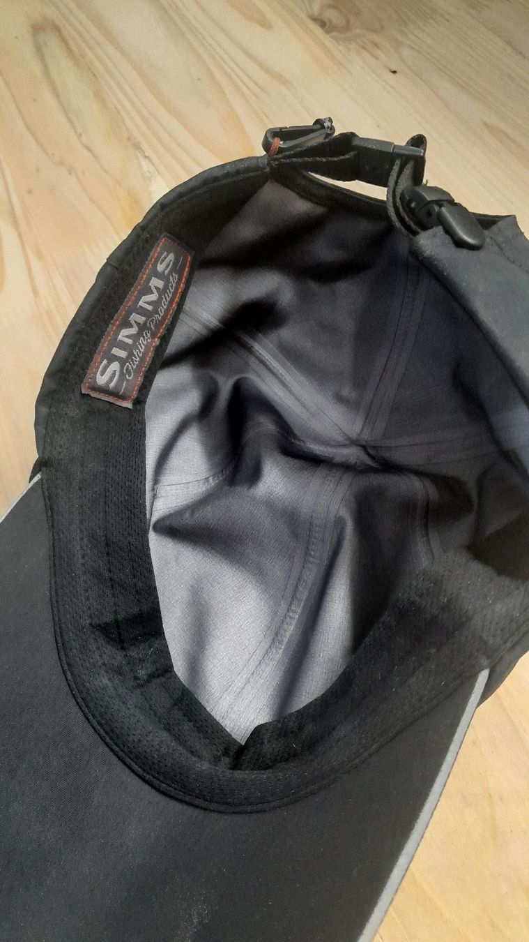 Simms Copricapi, berretti & cappellini: Casquette SIMMS noir taille unique bon état – Usato da Poliez-Pittet venduto da wilmout3 3