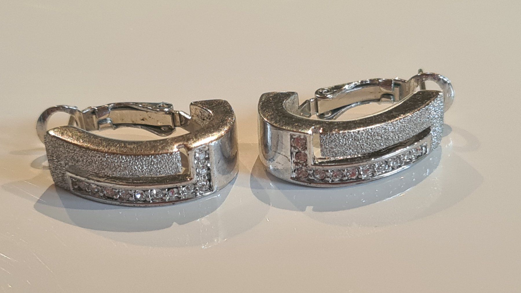Orecchini pendenti & Orecchini a lobo: Ohrstecker silbern mit Glitzersteinen – Usato da Frauenfeld venduto da Purzli