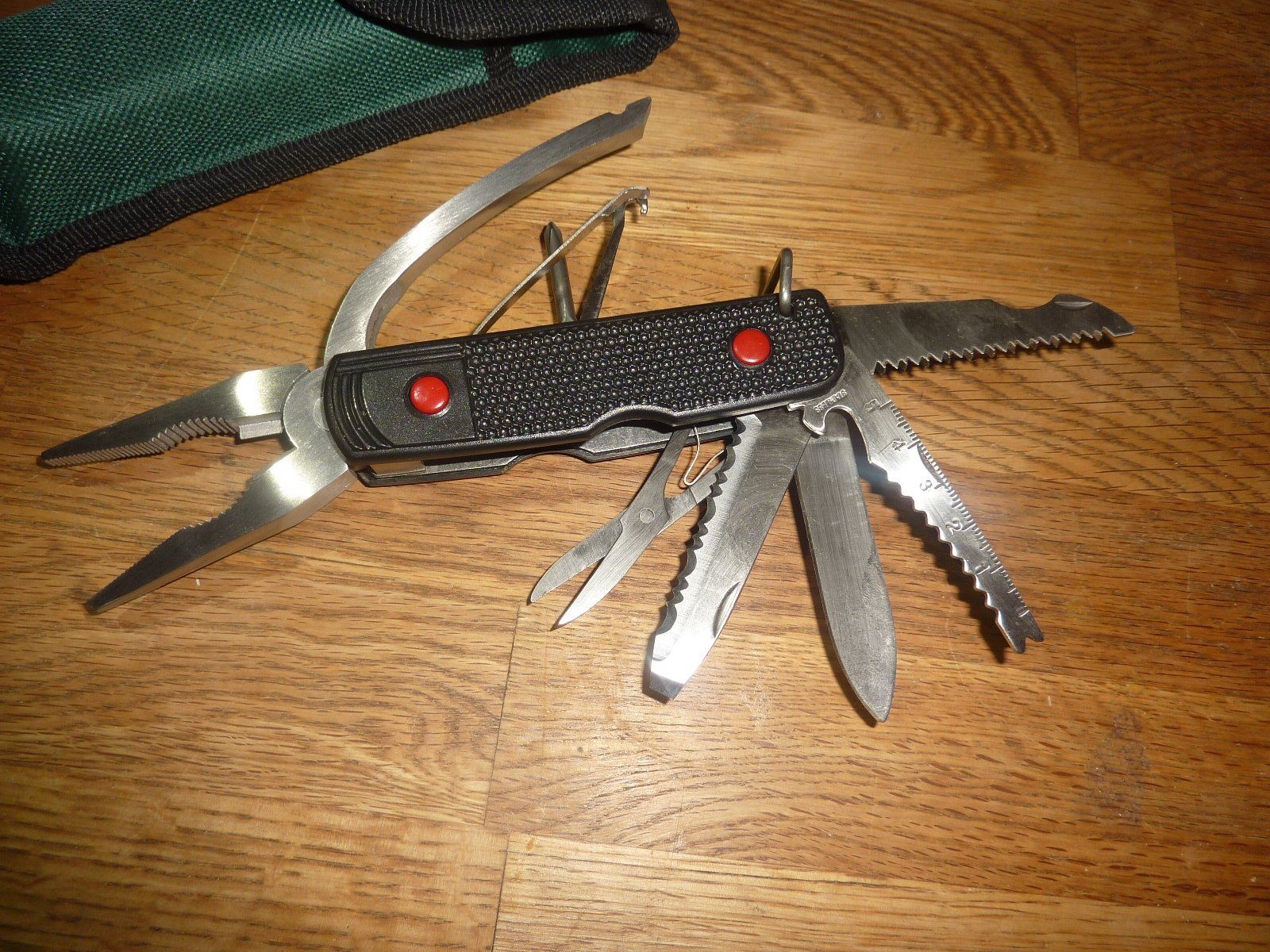AC-DC Alle Werkzeuge: 12 in 1 Multi Tool Zange Neu mit Tasche – Gebraucht aus Hochfelden von swissice 6