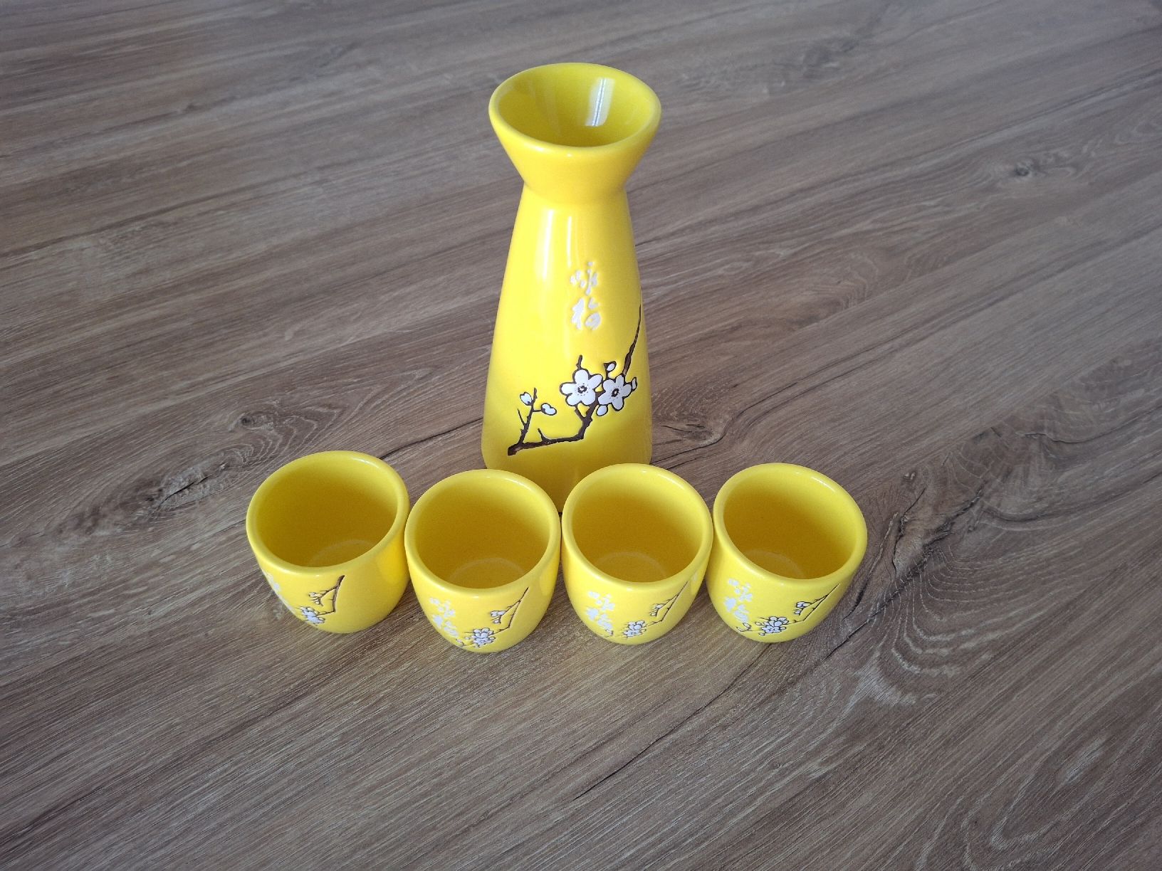 Set di piatti: Service à saké jaune, 5 pièces, décor floral stylisé – Nuovo (secondo la descrizione) da Murten venduto da laeti692