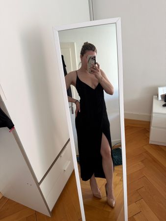 Elegant Black Dress - Perfect for New Year’s Eve!