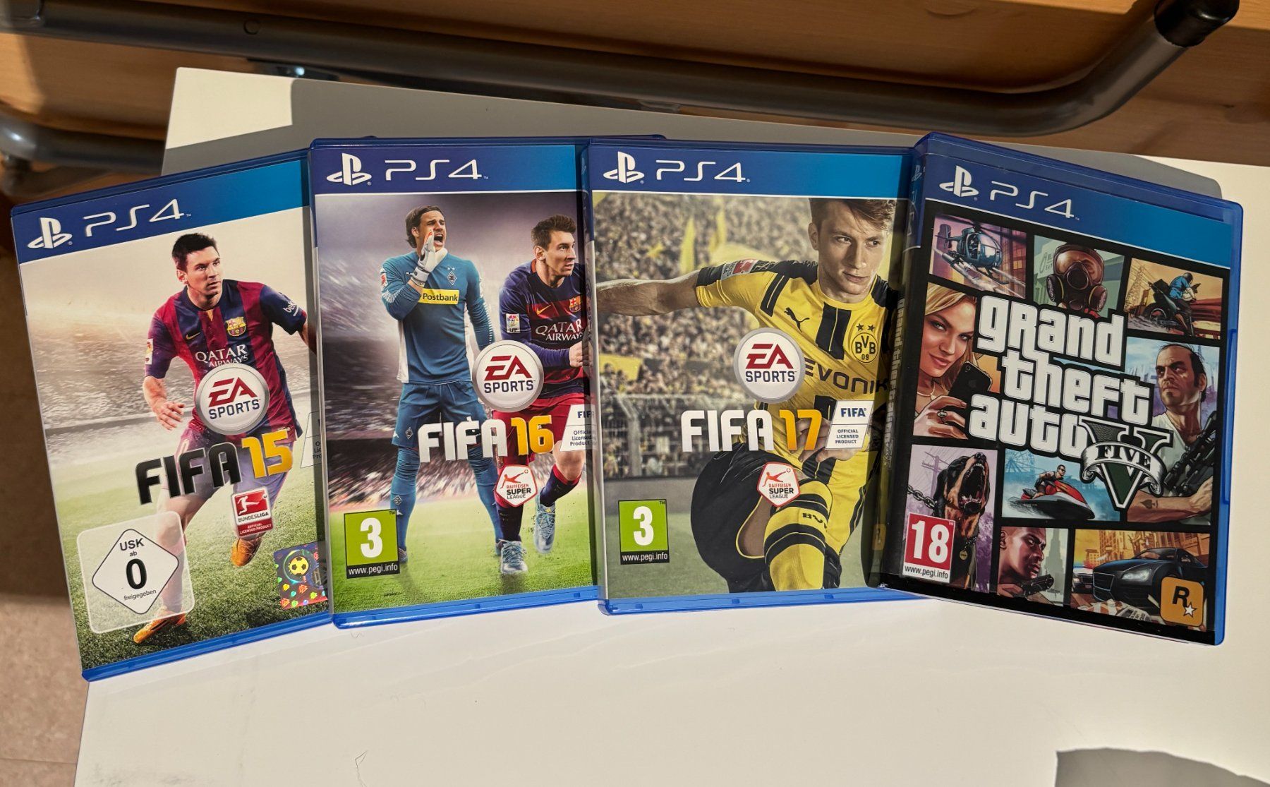 Spiele: 4 PS4 Titel en bloc – Gebraucht aus Trimbach von Delasound