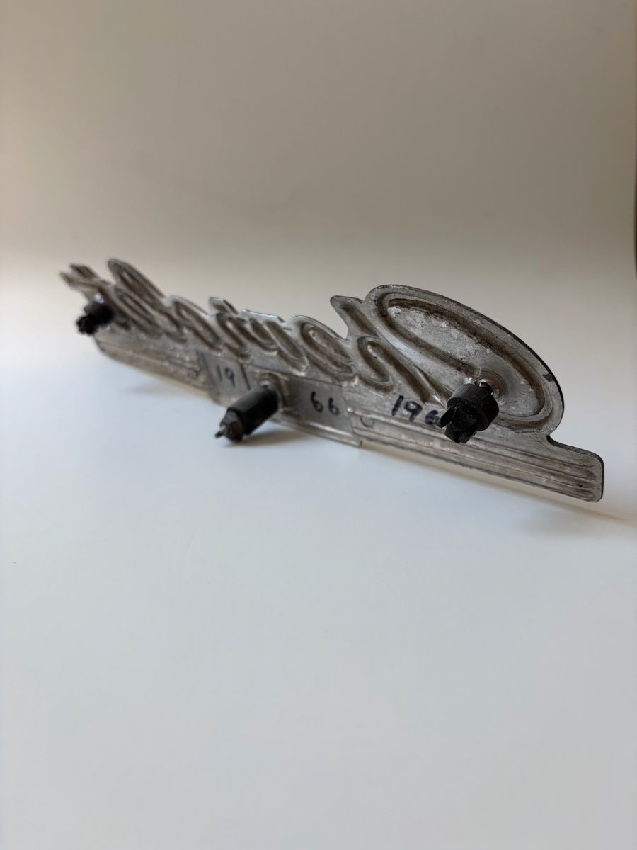 Chevrolet Alle Autoersatzteile: Chevrolet logo / emblem - 1966 – Gebraucht aus Prangins von TeeGeeBee 1