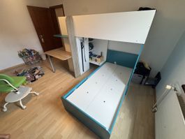 Hochbett mit Schreibtisch und Stauraum