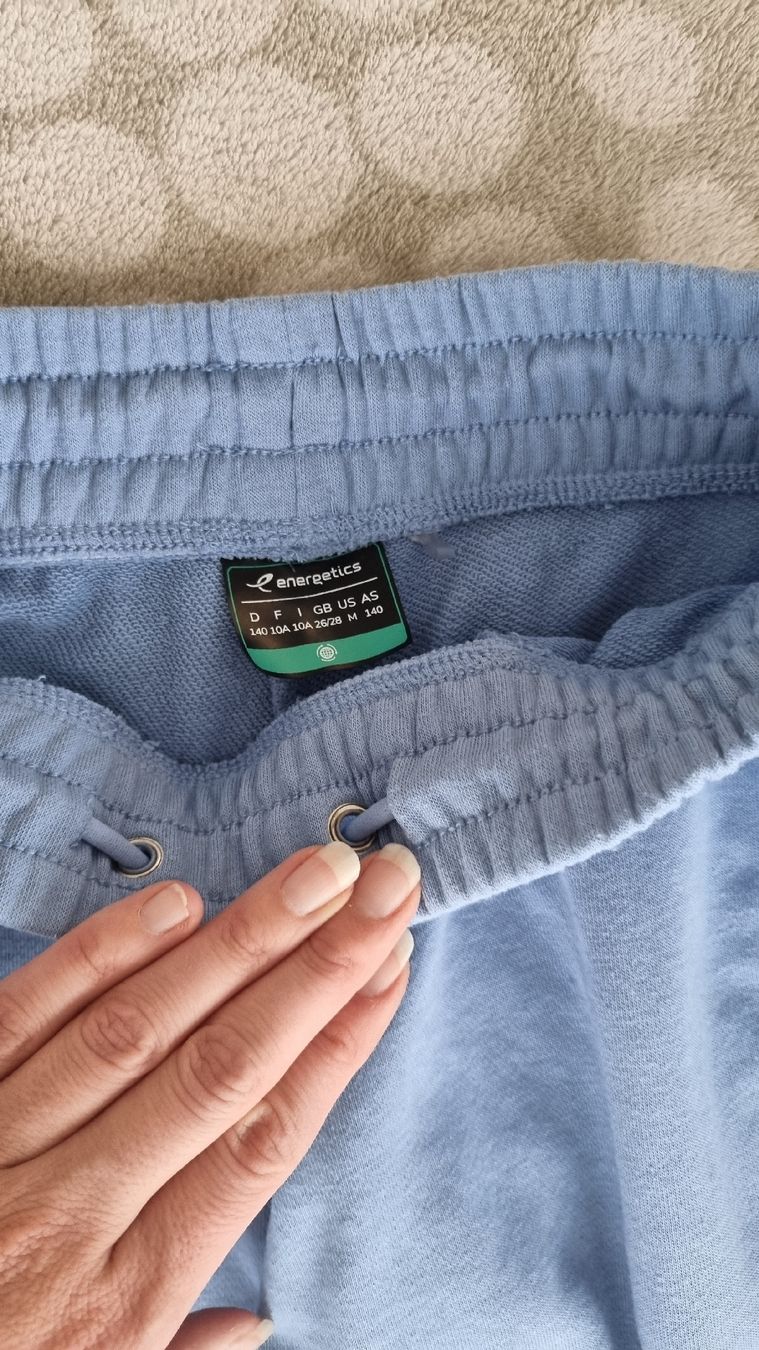Pantaloni: Energetics Jogginghose, hellblau mit Streifen, Gr. 140 Mädch – Nuovo (secondo la descrizione) da Bad Zurzach venduto da Mfritzli 1