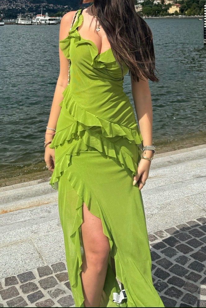 Vestiti: Damen Kleid olivgrün mit Rüschen gebraucht – Nuovo (secondo la descrizione) da Stallikon venduto da eel_clp2 1