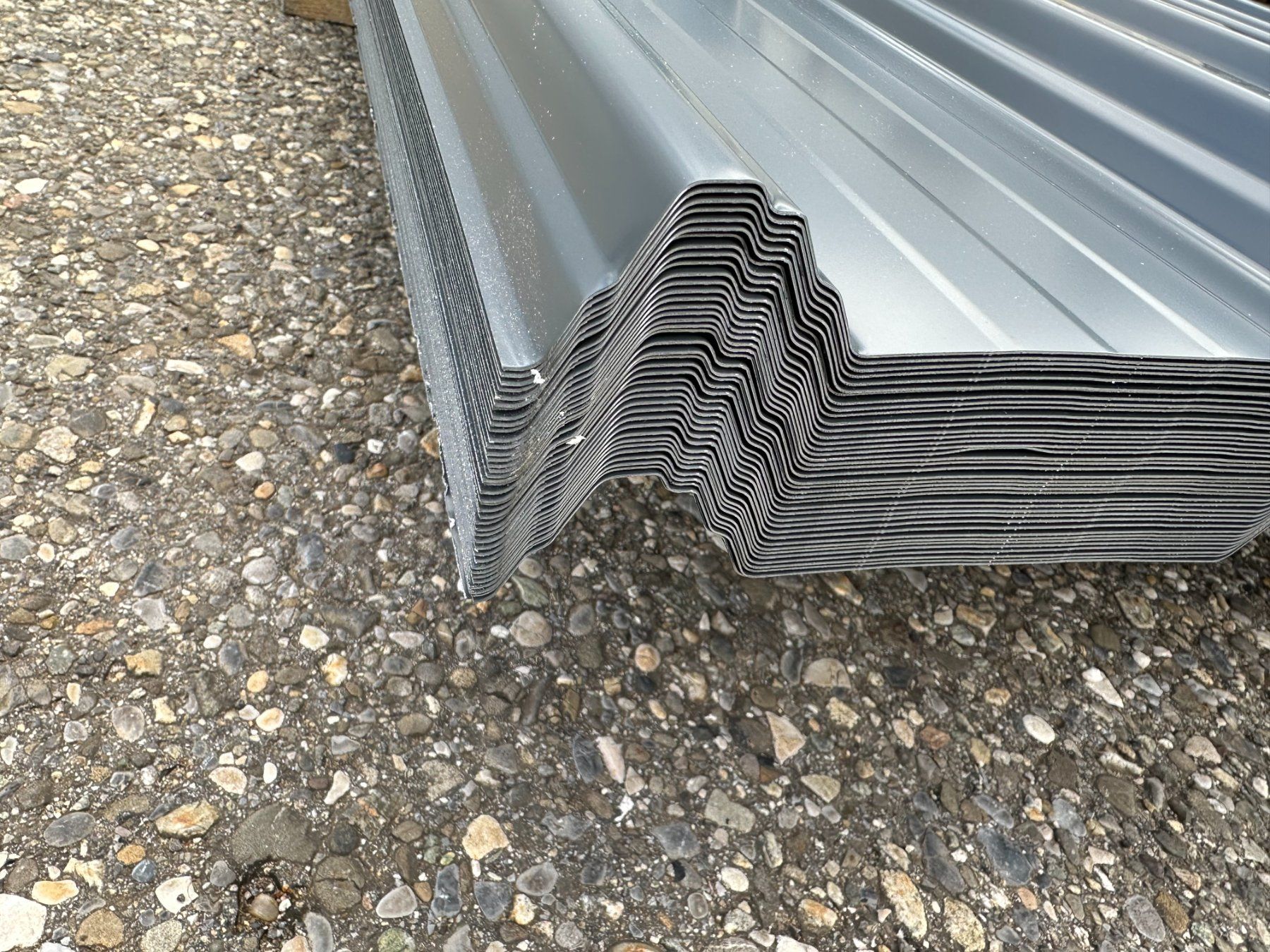 Sonstige Baumaterialien: Dachblech Länge 2.50 m RAL 7016 / Preis 22.-- pro m2 – Neu (gemäss Beschreibung) aus Wiedlisbach von isopaneel 2