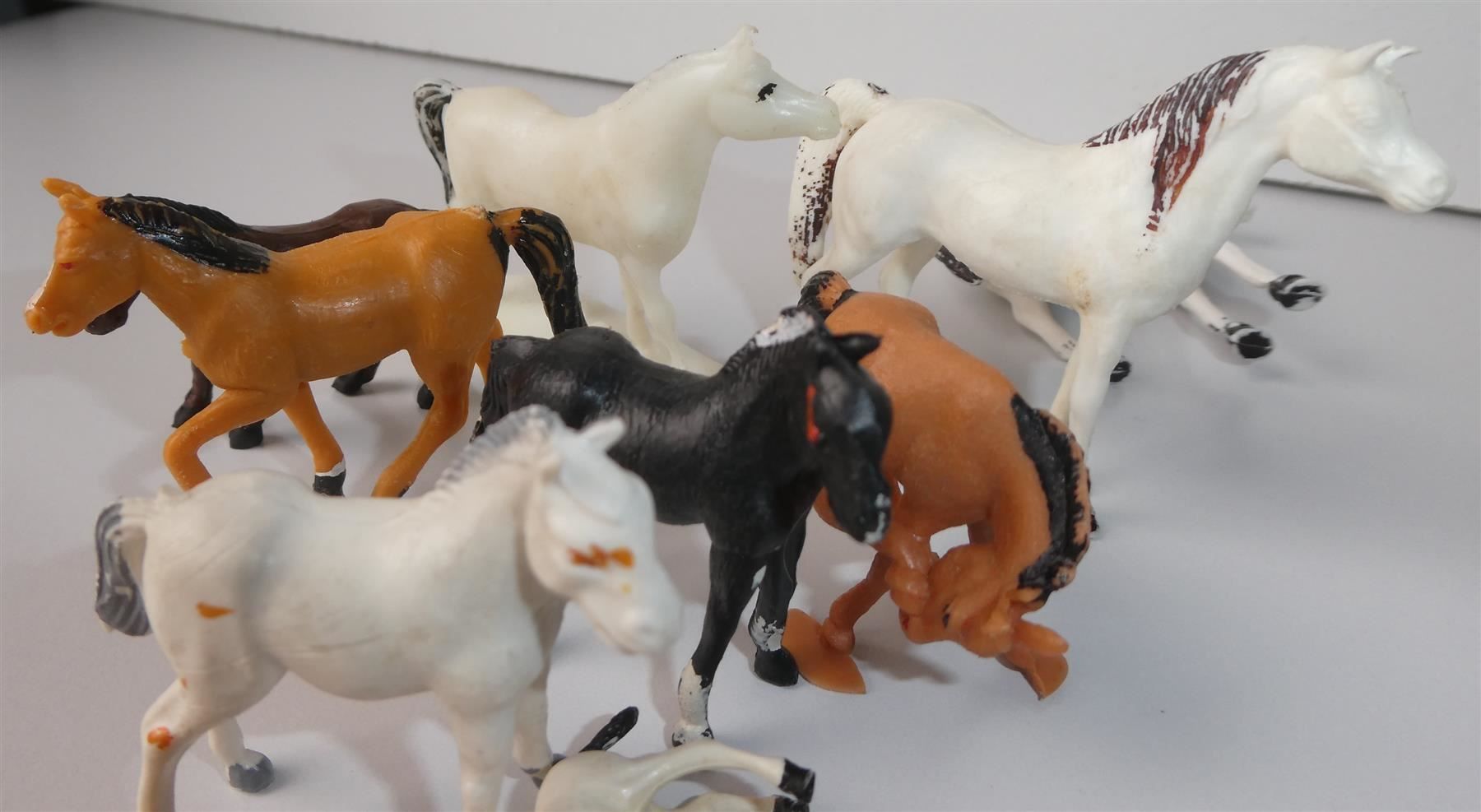 Giocattoli: 20 Pferde Tierfigur Kunststoff – Usato da Frauenfeld venduto da dhour 3