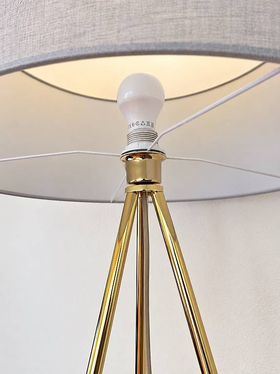 Lampes: Tripod Stehlampe mit Stoffschirm – D'occasion à Wallenwil par nathi_sommer 2