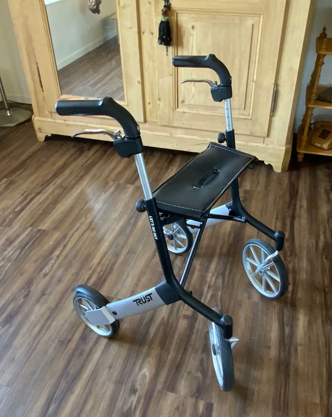 Ausili per la deambulazione: Rollator Let's Go Out Outdoor Trustcare – Usato da Sirnach venduto da Motorbiene007 1