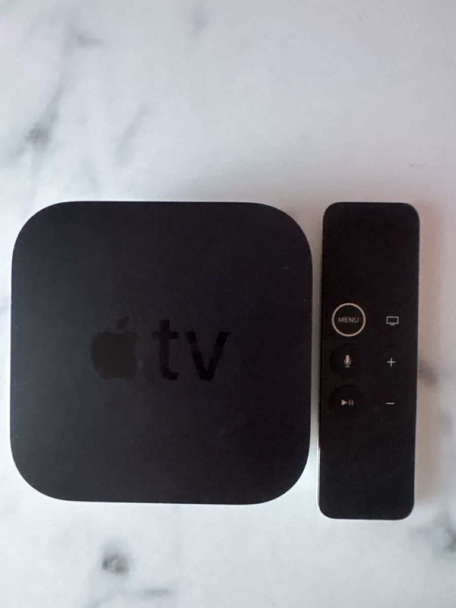 Apple Lettore multimediale & Streamer: Apple TV 4K 1. Generation mit Fernbedienung – Usato da Winterthur venduto da Deskom