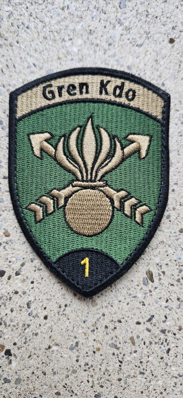 Schweizer Armee Placchette & Badge: *** Badge Grenadier Kdo 1 schwarz mit klett *** – Nuovo e nell'imballaggio originale da Riedholz venduto da fr_sIruP