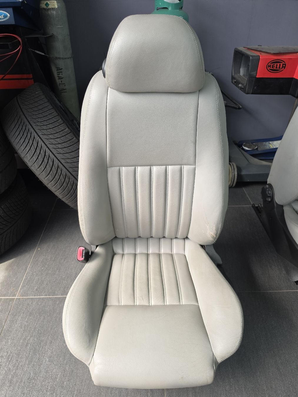 Alfa Romeo Tutti pezzi di ricambio auto: Alfa Romeo Sitze  – Usato da Basel venduto da CollectNow