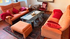 Zwei Sofas und ein Hocker - TOP ZUSTAND !!!