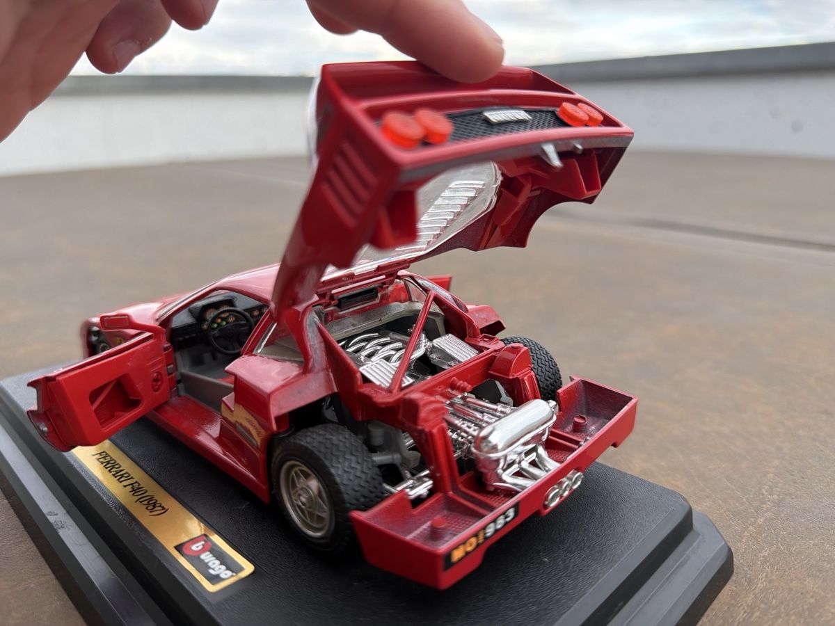 Bburago Modellautos: Ferrari F40 - 1/24 - Bburago – Gebraucht aus Wolfwil von Rolex1 5