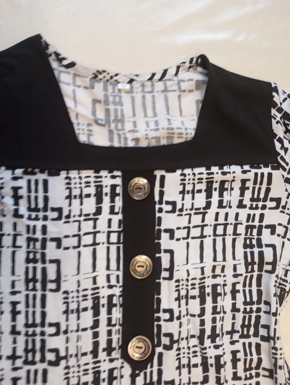 Camicette: Blouse geometric pattern black white size s used – Usato da Bern venduto da pav_8b6j 3