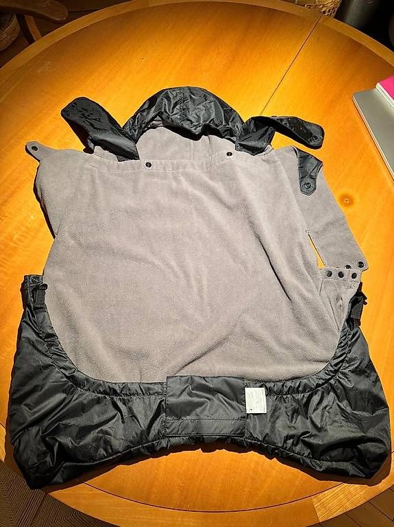 Ergo Baby Marsupi portabebè: Ergo Baby Winter Cover – Usato da Luzern venduto da snookyhueck 1