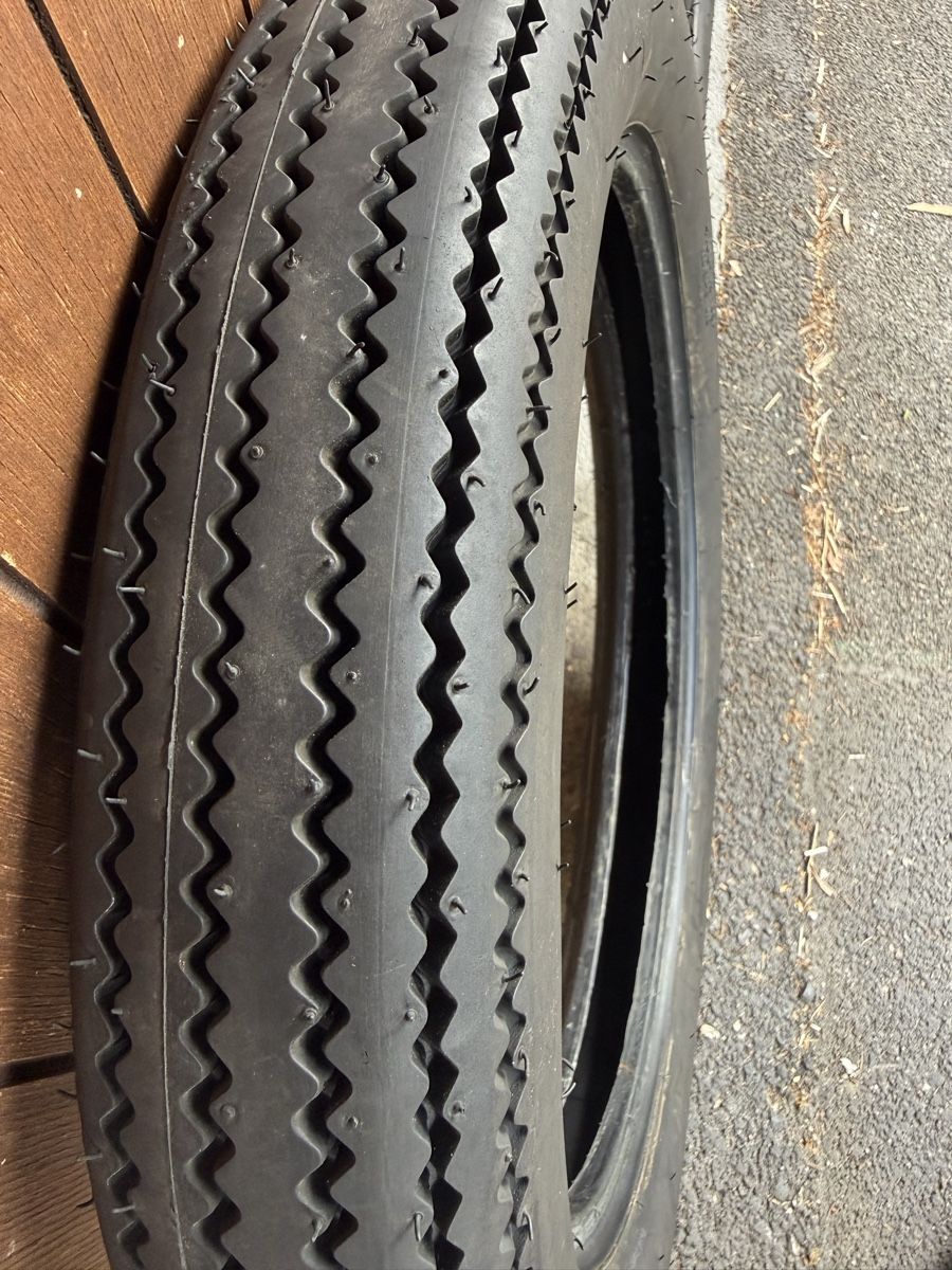 Tutti i ricambio per moto: Pneus moto oldtimer – Usato da Lausanne venduto da Fil1986 2