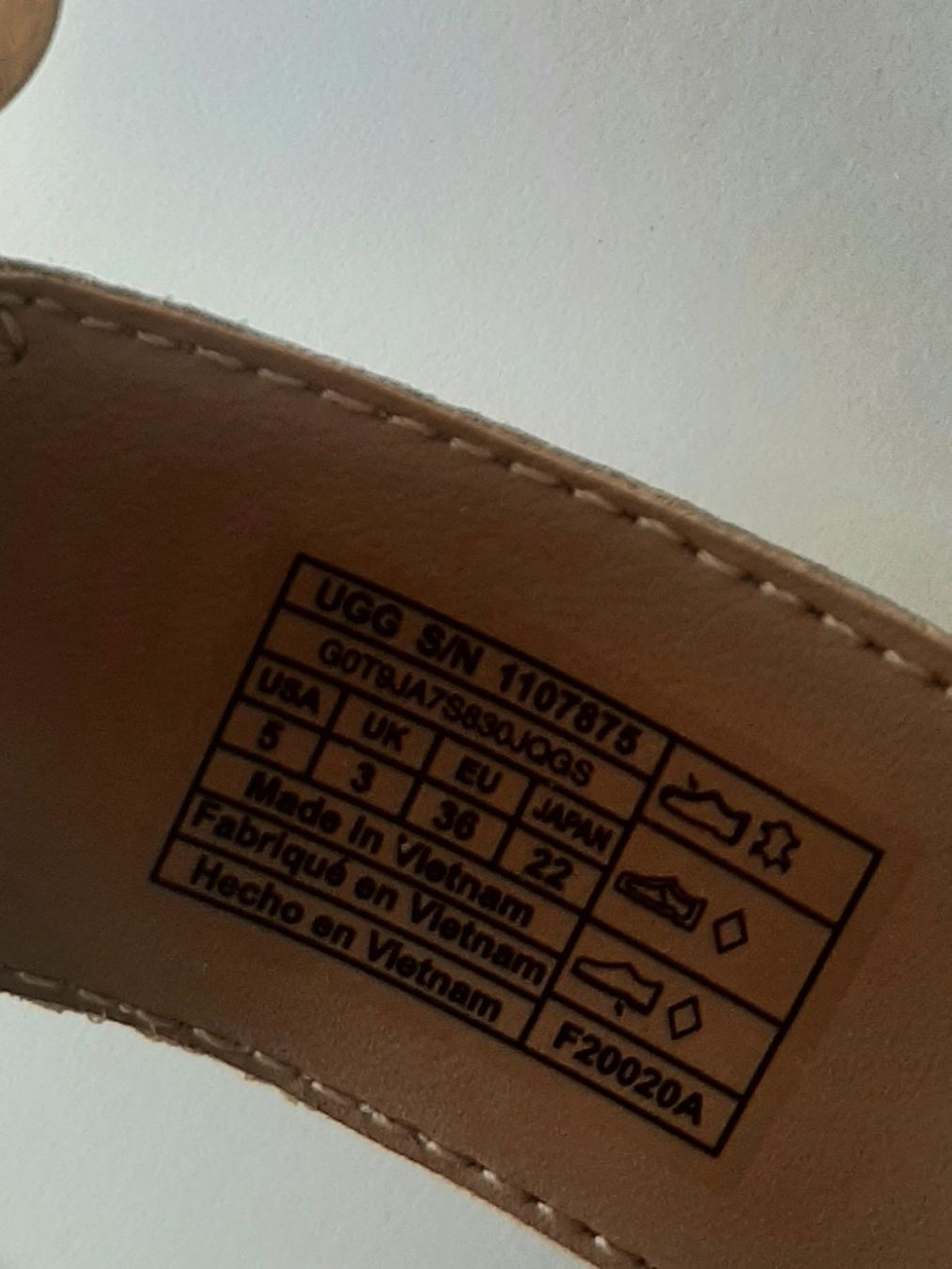 Ugg Scarpe da donna: Sandales compensées dorées Ugg 36 – Usato da Chêne-Bourg venduto da chsandra34 5