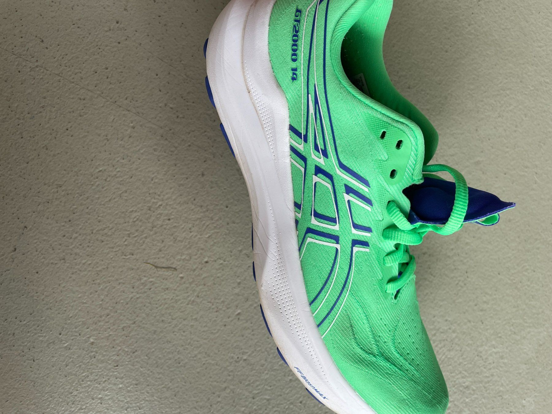 Asics Herrenschuhe: Joggingschuh asics GT 2000 / 14 – Gebraucht aus Ittigen von bodycross-01