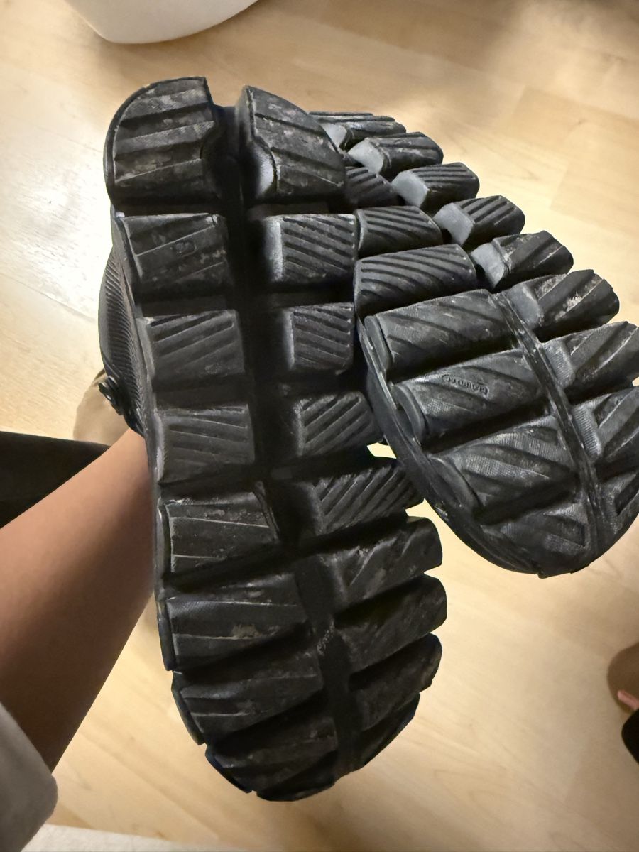 Scarpe da donna: On Cloudrock wasserfeste Hiking Boots schwarz – Nuovo (secondo la descrizione) da Oberurnen venduto da Thanuja_11 3