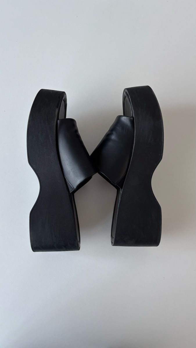 Pull&Bear Scarpe da donna: Pantoletten Pull&Bear Plateau schwarz Grösse 37 – Usato da Liebefeld venduto da DilaraNathalie 2