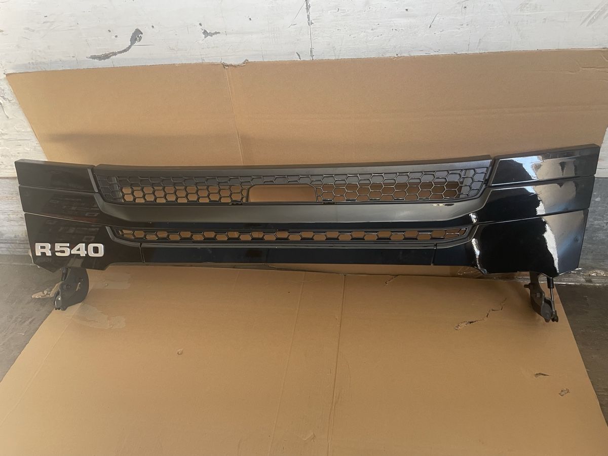 Scania Autocarri: SCANIA Frontgrill - 3 Stück – Usato da Niedergösgen venduto da Li-Li-Mo