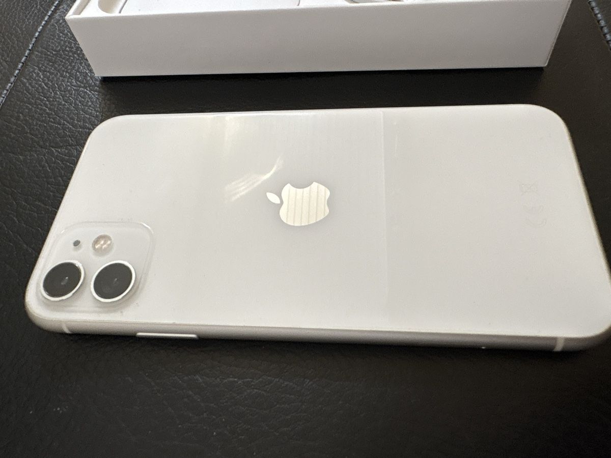 Apple Telefoni cellulari / Smartphones: iPhone 11 White 128GB mit Zubehör – Usato da Sisseln AG venduto da Leon_13 4
