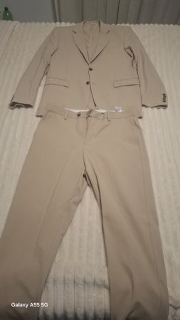 Beigefarbener Herrenanzug, Jackett und Hose, Größe 48, gebra