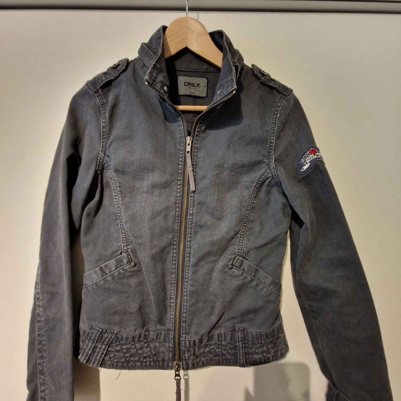 Zara Lots de vêtements: 2 Jacken Bikerstyle, XS – D'occasion à Gränichen par sunchi07