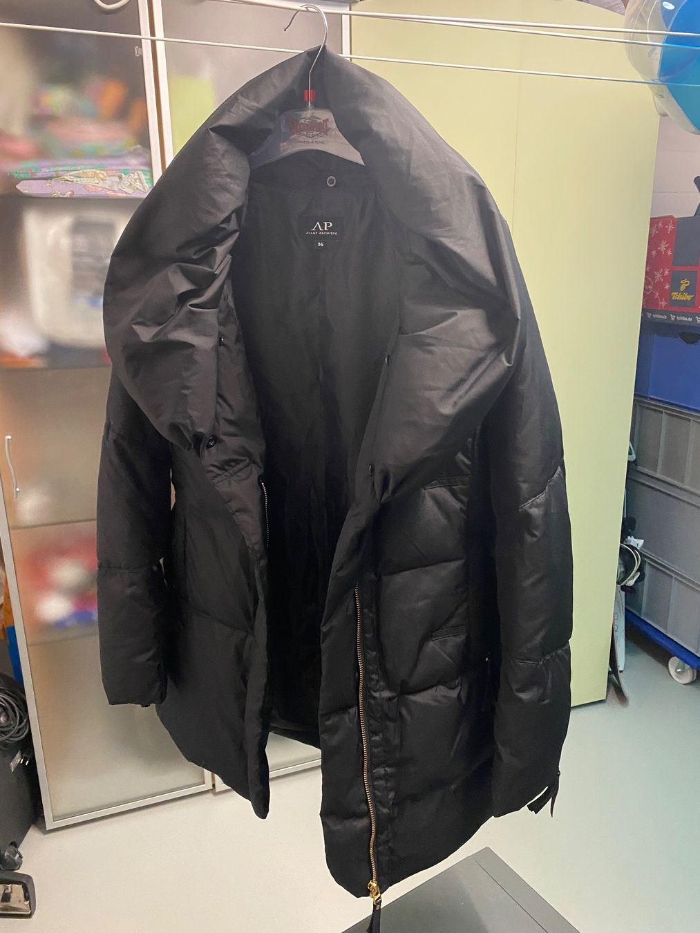 Jacken: Damen Winterjacke schwarz Grösse 36 – Gebraucht aus Neftenbach von Blade230S 3