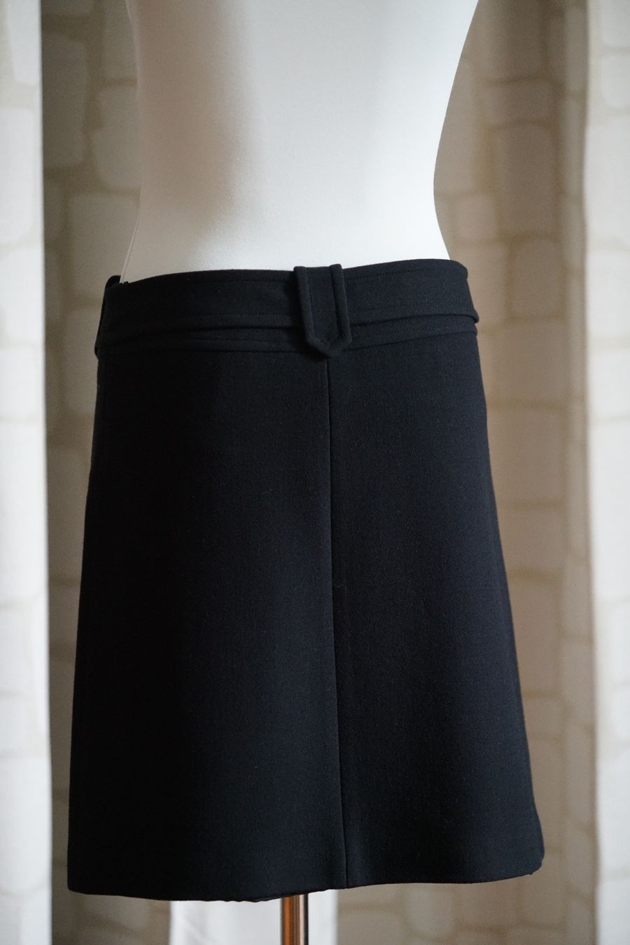 Max Mara Gonne: MAX MARA Luxus-Jupe, schwarz, Gr. 40 – Nuovo (secondo la descrizione) da Zofingen venduto da NEOLO 2